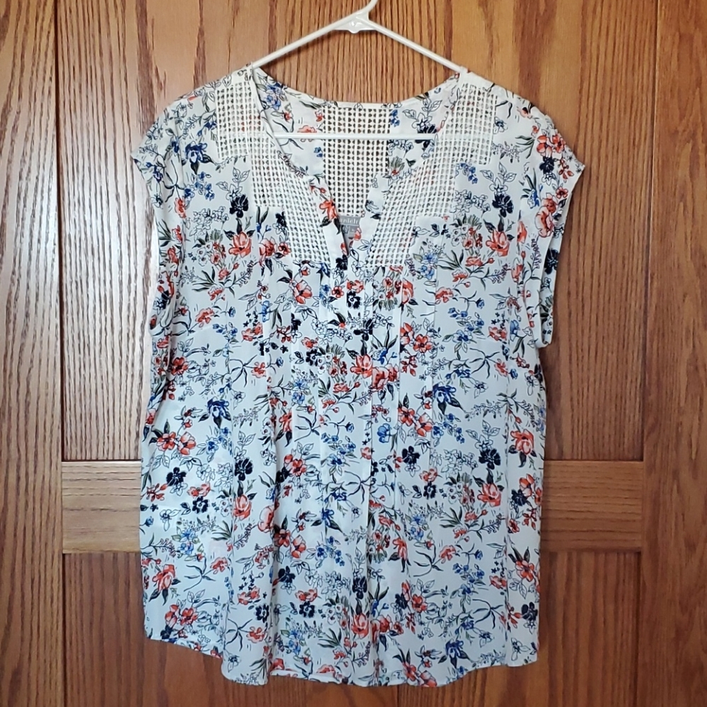 Blouse, pleated front, sleeveless